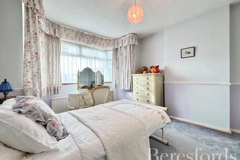 undefined, Ascot Gardens, Hornchurch, RM12