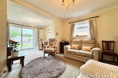3 bedroom bungalow for sale, Ascot Gardens, Hornchurch, RM12