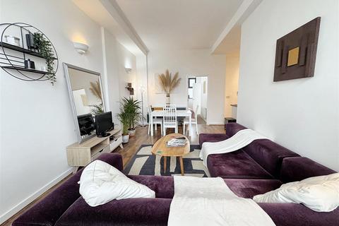 undefined, Shaftesbury Road, London