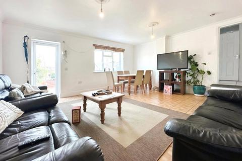 7 bedroom semi-detached house to rent, Spear Road, Hampshire SO14