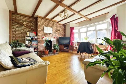 4 bedroom flat to rent, Hill Lane, Hampshire SO15