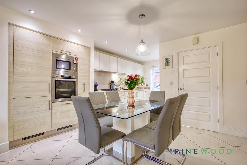 Kitchen / Dining room / Lounge