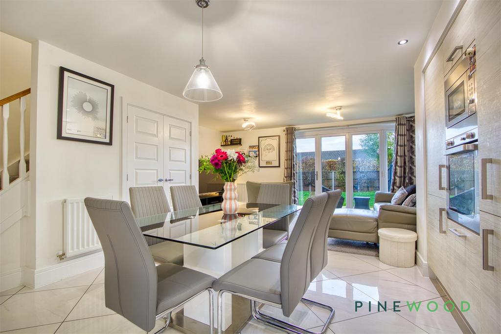 Kitchen / Dining room / Lounge