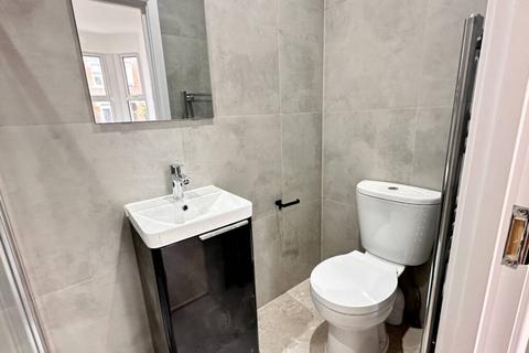 3 bedroom maisonette to rent, Headstone Road, Harrow HA1
