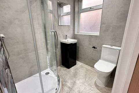 3 bedroom maisonette to rent, Headstone Road, Harrow HA1