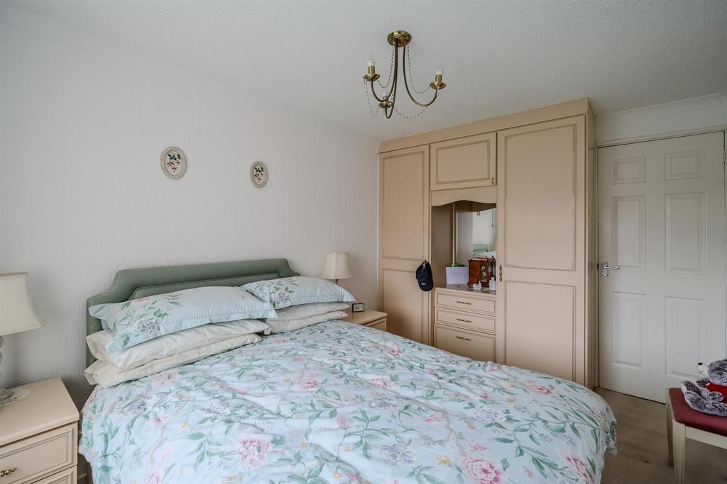7 Chester Close-2.jpg