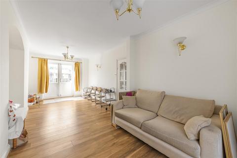 2 bedroom terraced house to rent, Dover House Road, Putney, SW15