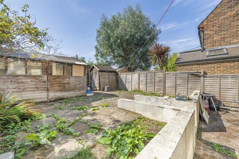 2 bedroom terraced house to rent, Dover House Road, Putney, SW15