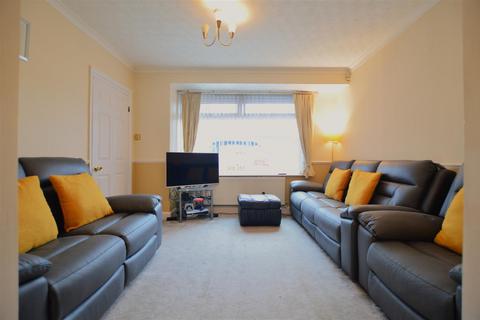 3 bedroom semi-detached house for sale, Hampshire Avenue, Slough