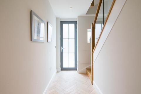 3 bedroom mews to rent, Rainsford Street, London W2