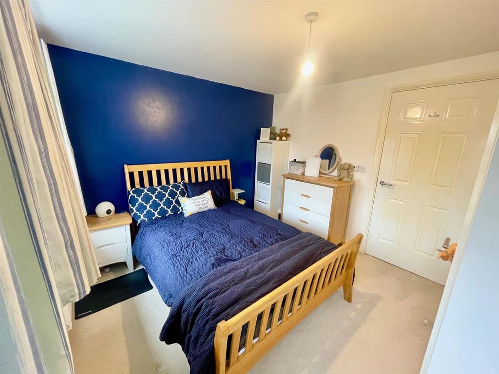 Bedroom 1.jpg