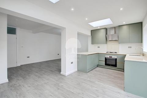 3 bedroom semi-detached house to rent, Parlaunt Road, Langley SL3
