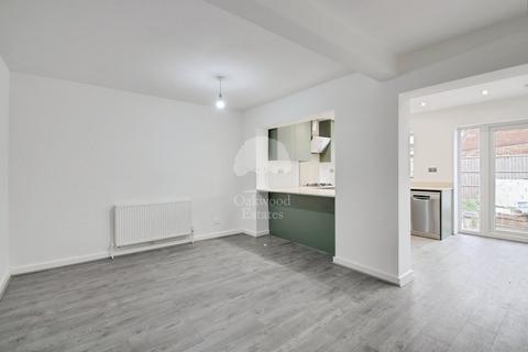 3 bedroom semi-detached house to rent, Parlaunt Road, Langley SL3