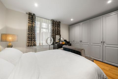 3 bedroom property to rent, Lammas Lane, Esher, KT10