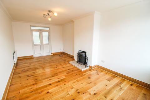 3 bedroom semi-detached house to rent, Malvern Close, Prestwich