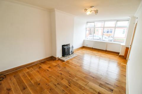 3 bedroom semi-detached house to rent, Malvern Close, Prestwich
