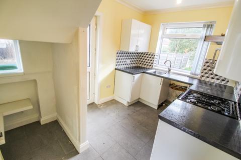 3 bedroom semi-detached house to rent, Malvern Close, Prestwich