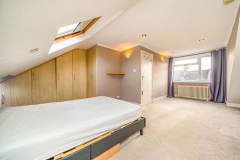 14 Lawn Gardens, London, W7 3JN