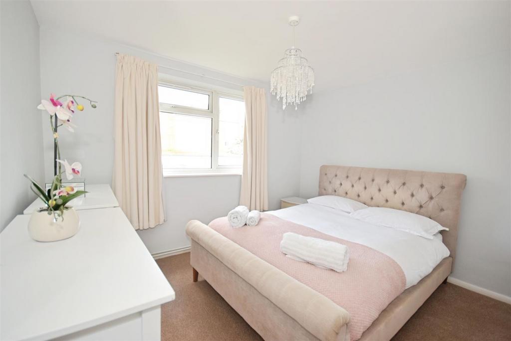 Bedroom (2).JPG