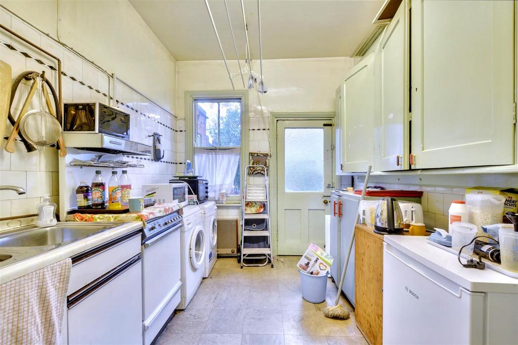 Kitchen 2.jpeg