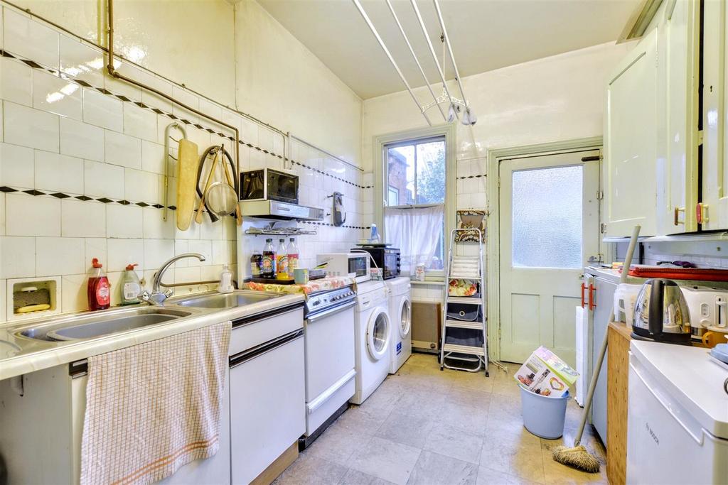 Kitchen 1.jpeg