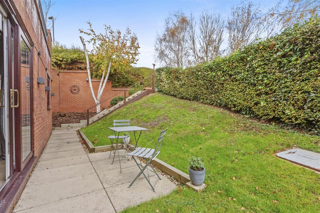 18 Flitcroft Lea, HP13 5 LE-6.jpg