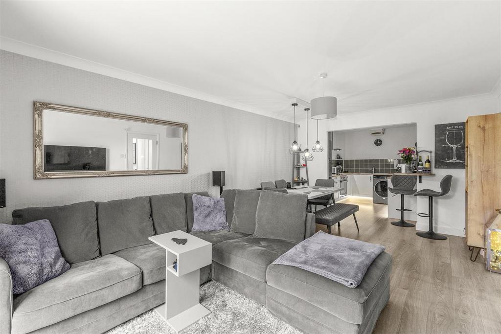 18 Flitcroft Lea, HP13 5 LE-2.jpg