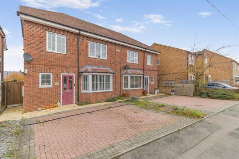 3 bedroom semi-detached house for sale, Derwent Avenue, Mansfield