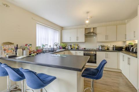 4 bedroom semi-detached house for sale, Derwent Avenue, Mansfield