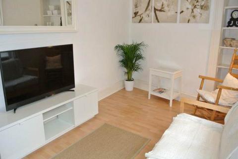 2 bedroom flat to rent, Rodney Street, New Town, Edinburgh