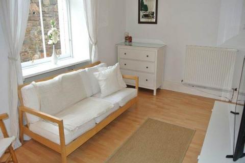 2 bedroom flat to rent, Rodney Street, New Town, Edinburgh