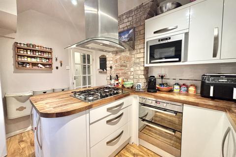 3 bedroom semi-detached house for sale, Windermere Road, Heaviley