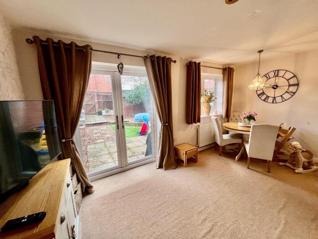 Lounge/Dining Room