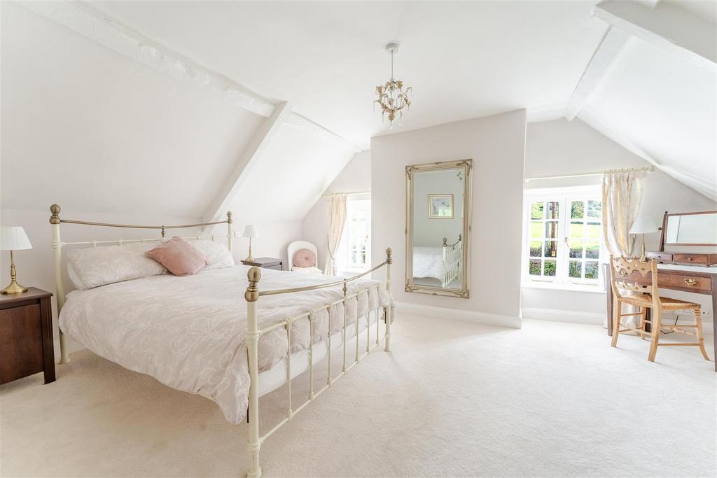 16 - bedroom.jpg