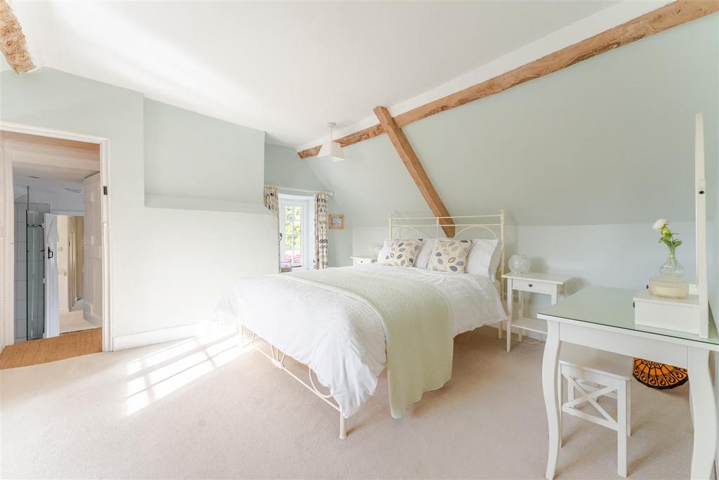 19 - bedroom.jpg
