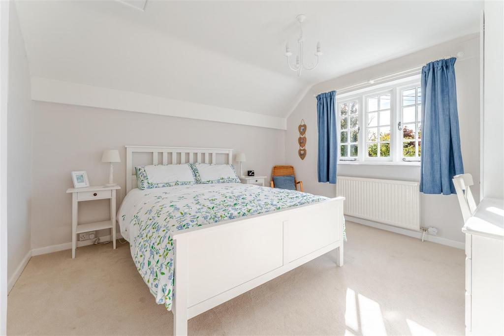 21 - bedroom.jpg