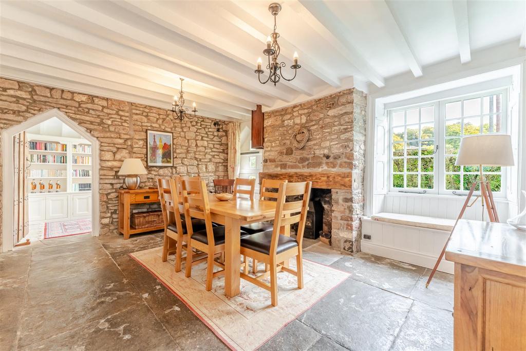 7 - dining room.jpg