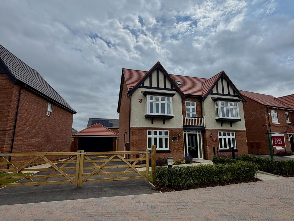 5 bedroom detached house for sale