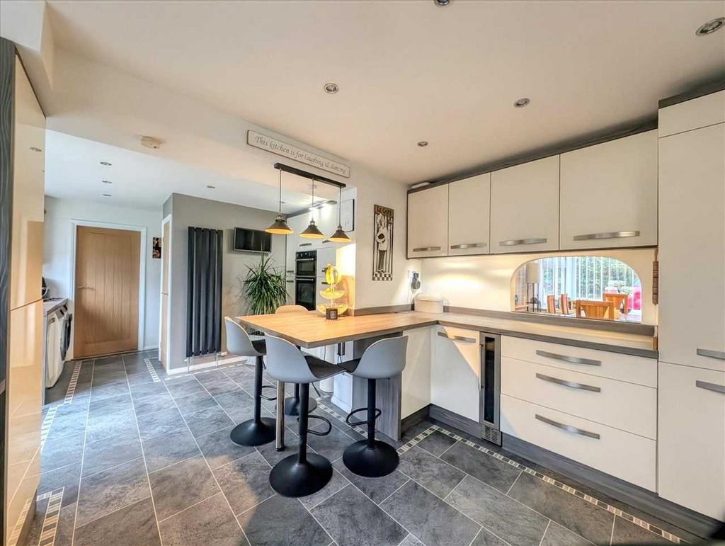 Kitchen /