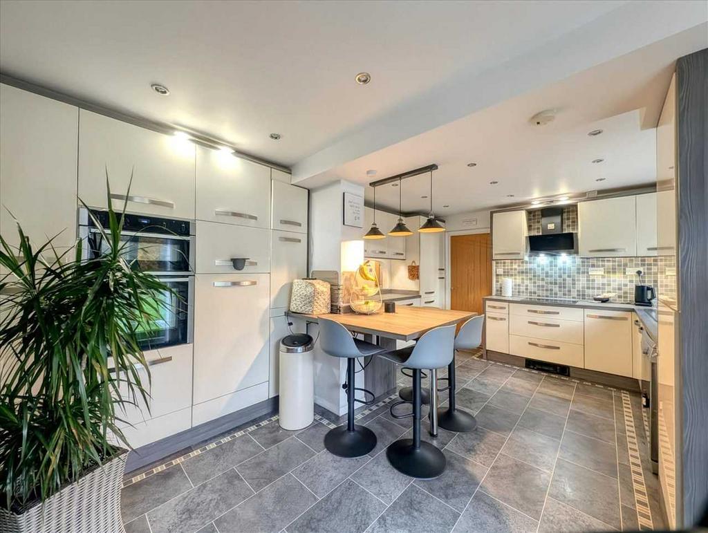 Kitchen /