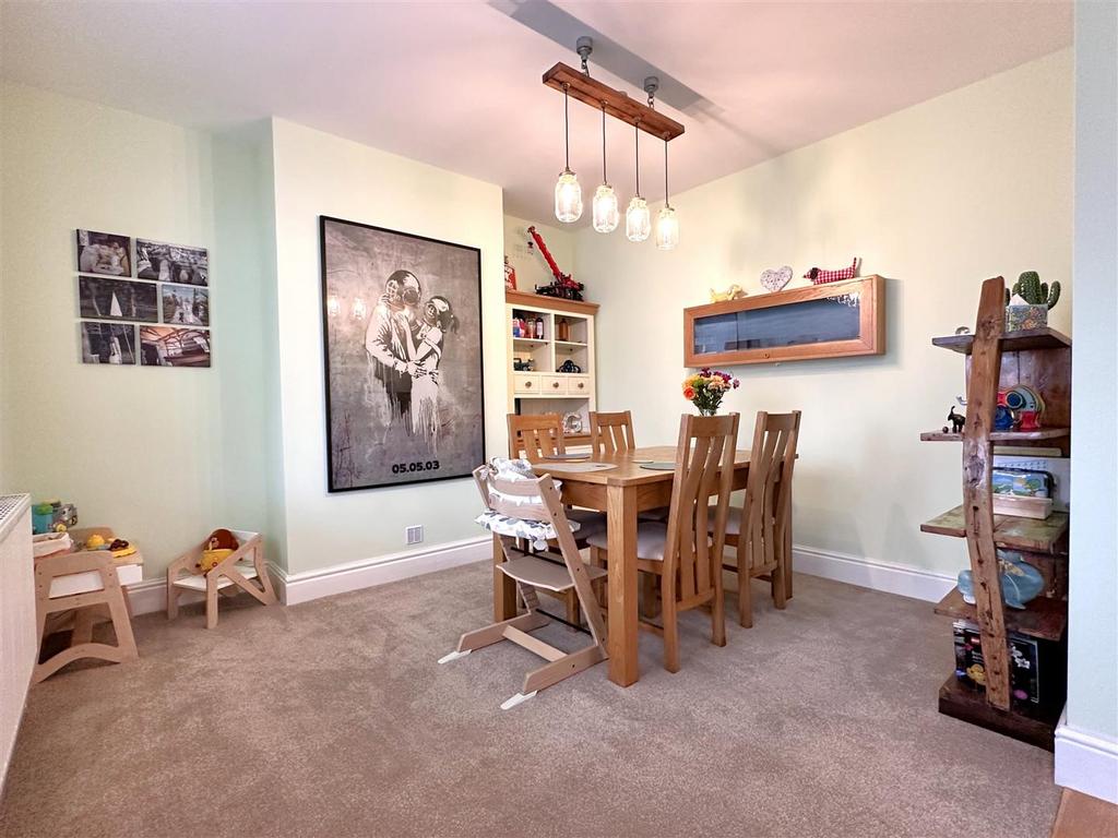 Dining Room 087