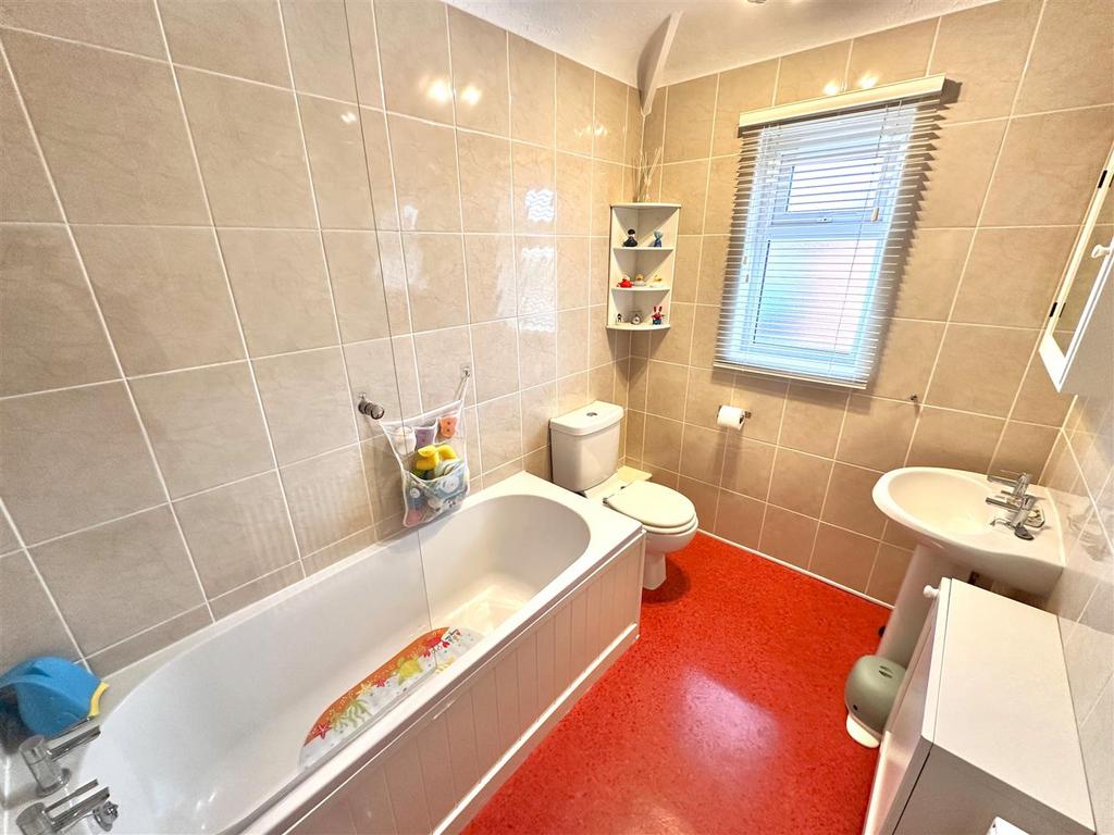 Family Bathroom 988