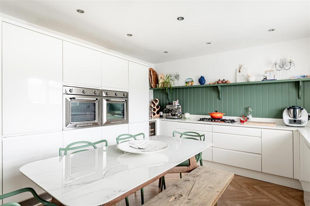 Hatch Close-4.jpg