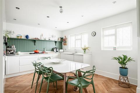 undefined, Hatch Close, Addlestone KT15