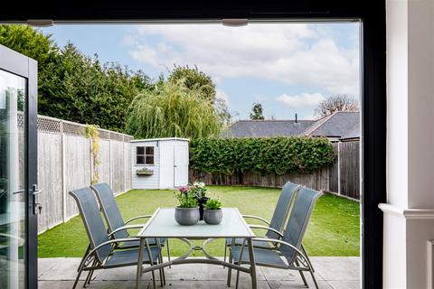 undefined, Hatch Close, Addlestone KT15