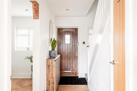 undefined, Hatch Close, Addlestone KT15