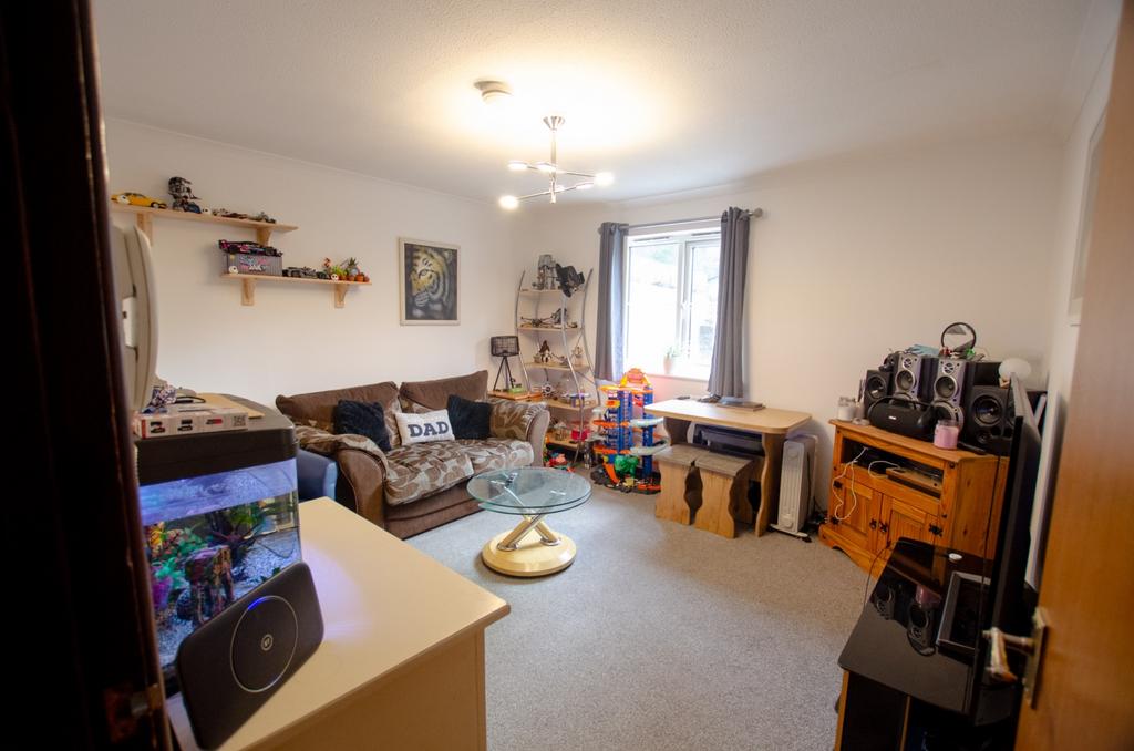 4 Richards Court9-3