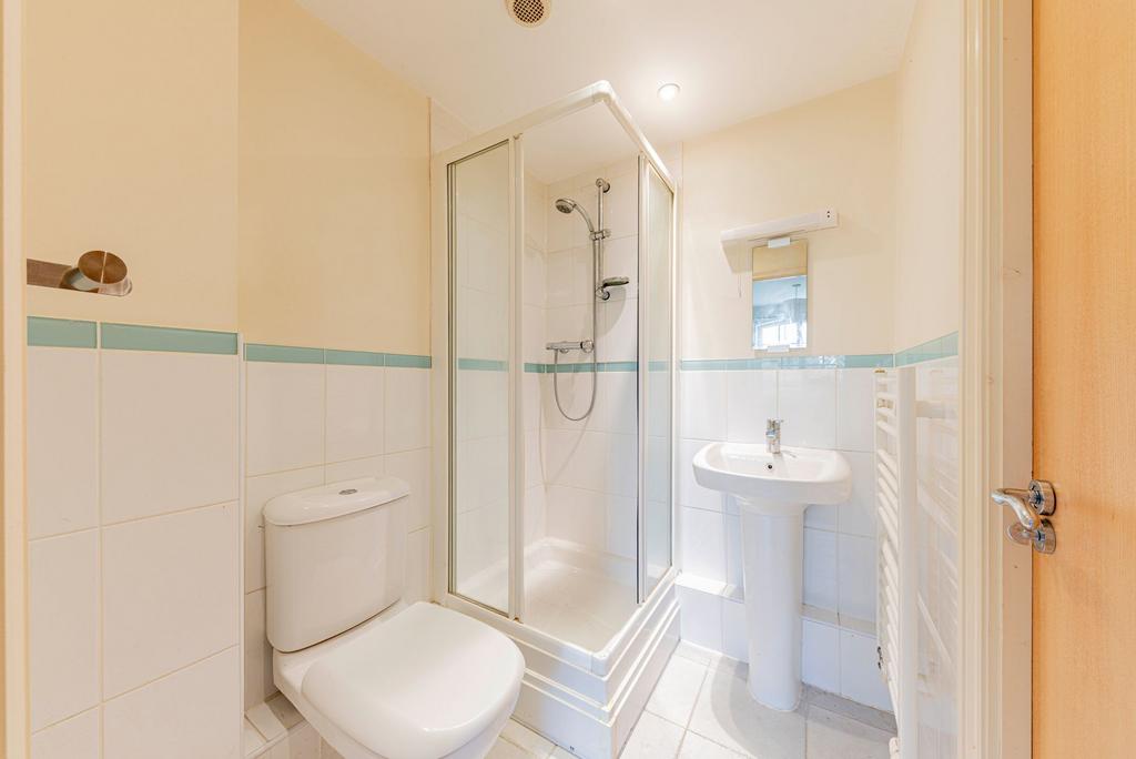 Ensuite Shower W.C (1)