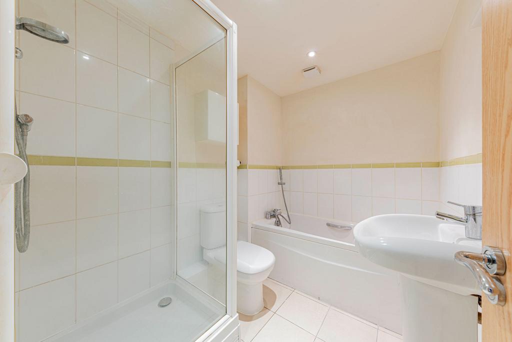 Bedroom One Ensuite (1)