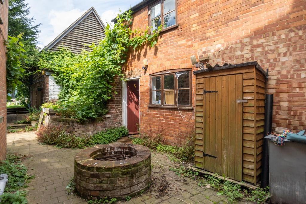 Latcham Dowling 33 Horslow Street Potton MATTHEW P